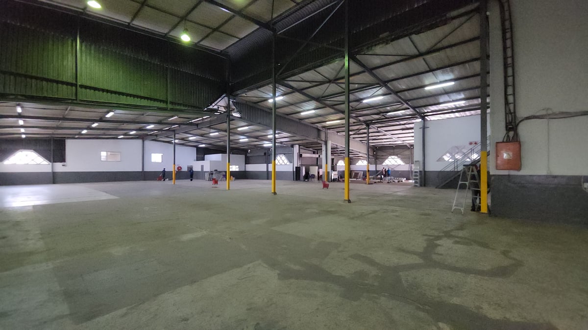 3 867m² Standalone Factory To Let in Glen Anil