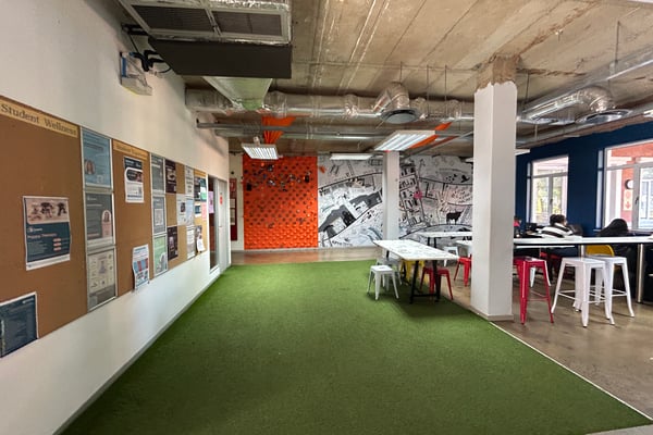  879m² Office To Let in The Glades Office Park, La Lucia Ridge — image 3
