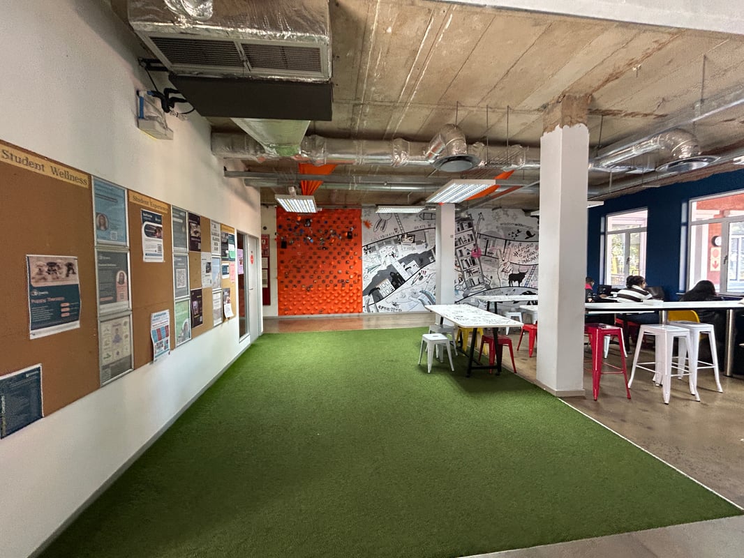  879m² Office To Let in The Glades Office Park, La Lucia Ridge