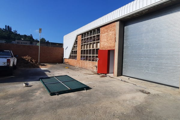 321m² Warehouse To Let in Springfield Industrial — image 2