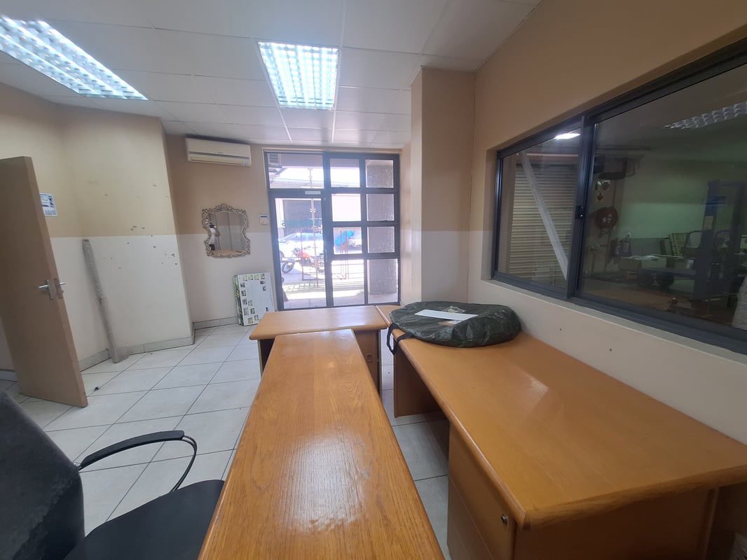 417m² Warehouse with Modern Office Component To Let in Maxmead, Pinetown