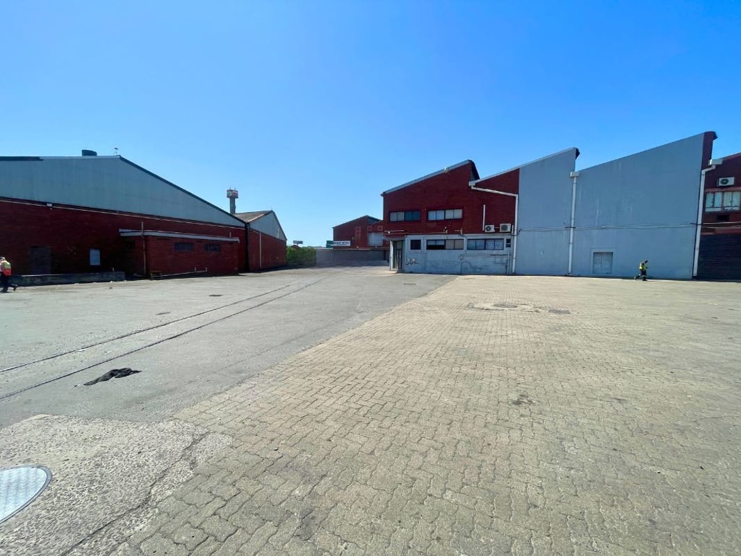 3 470m² Warehouse to Let in Mobeni, Durban