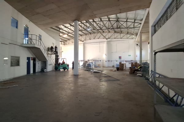 900m² Warehouse To Let in Riverhorse Valley — image 6