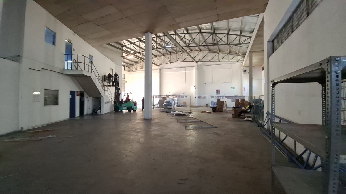 900m² Warehouse To Let in Riverhorse Valley