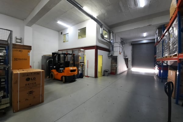 327m² Warehouse For Sale in Briardene — image 2