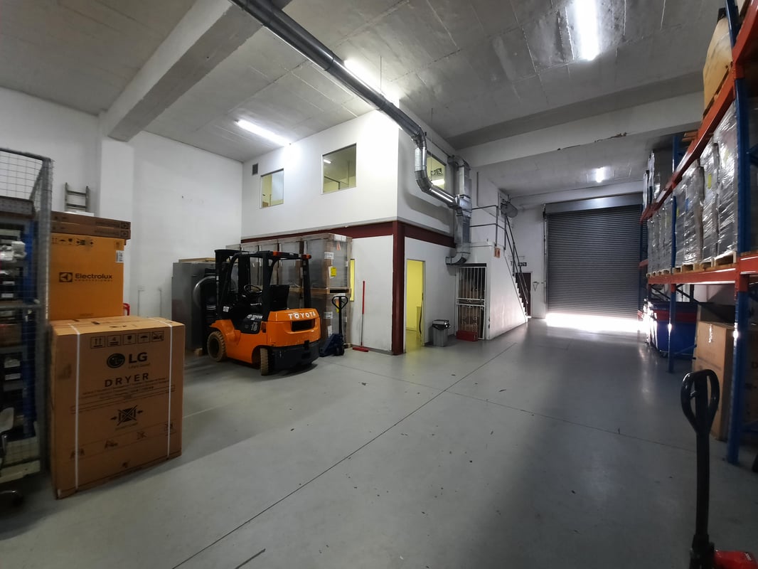 327m² Warehouse For Sale in Briardene