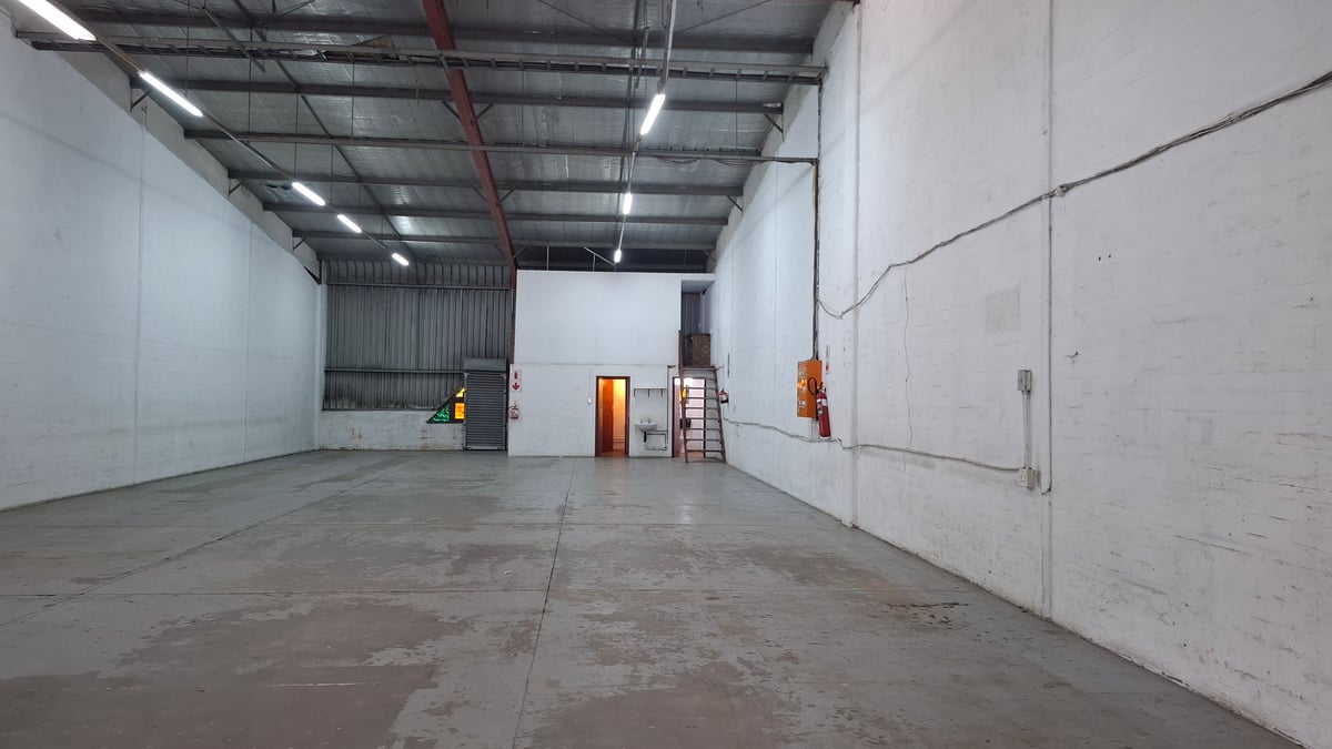 327m² Warehouse For Sale in Springfield Park