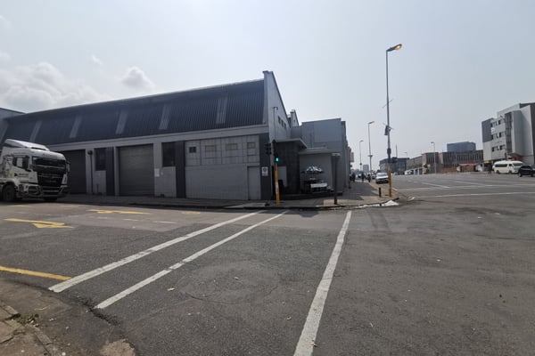 2000m² Warehouse To Let in Congella — image 2