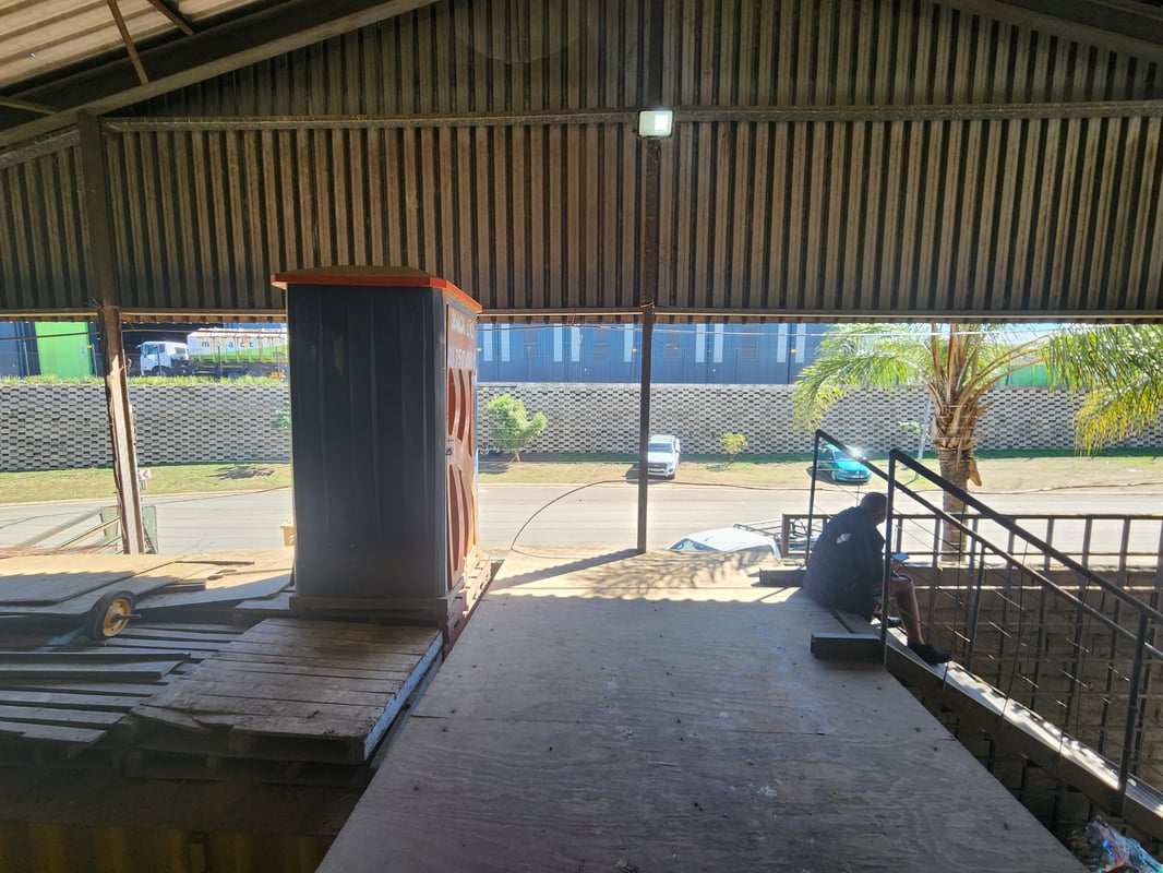 1 078m² Undercover Yard For Sale