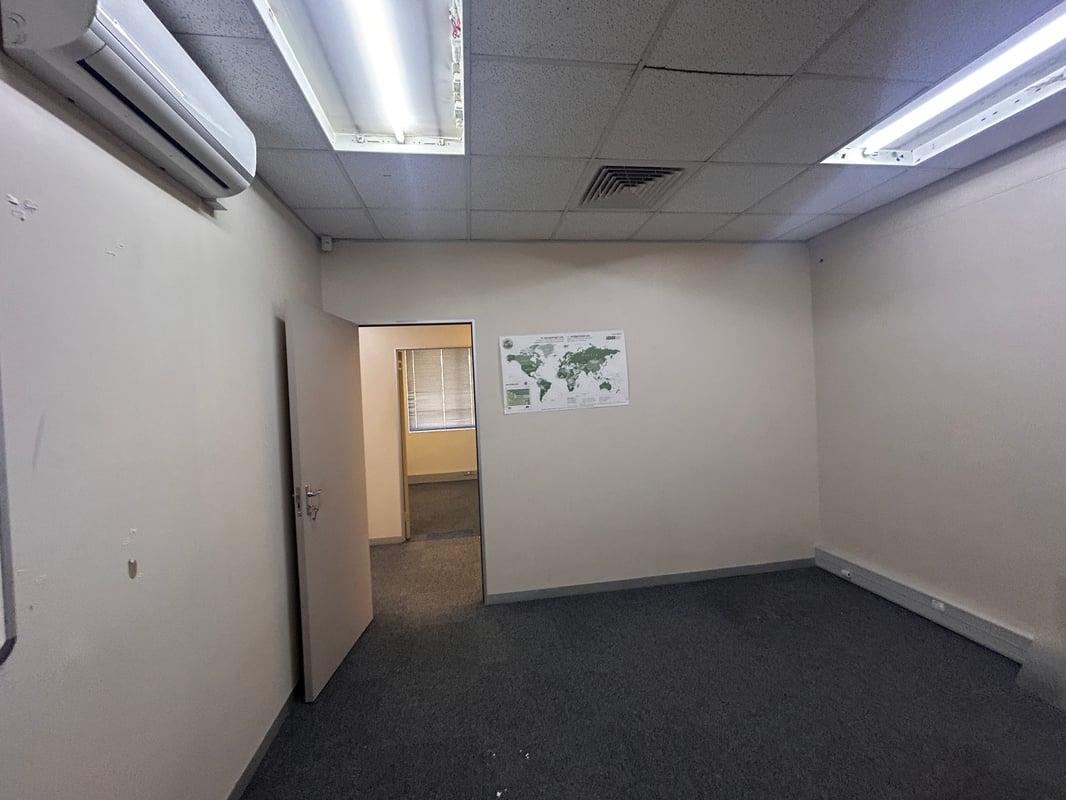 130m² Office To Let in Westville