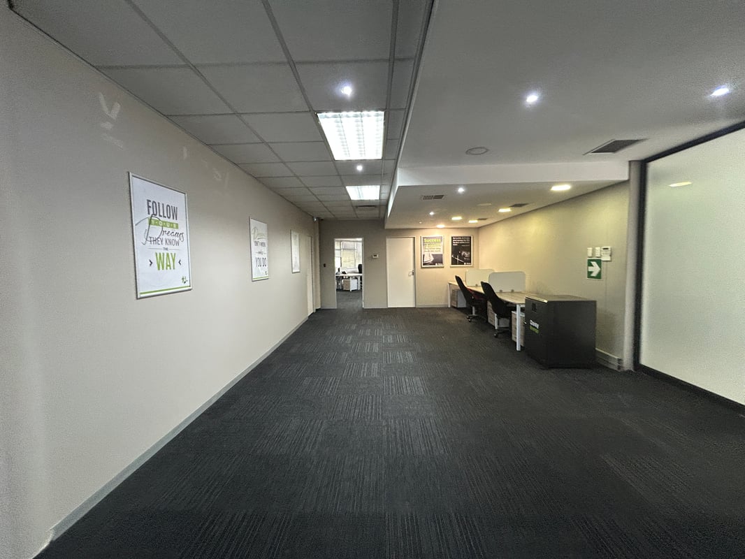 588m² Office to Let – Westway Office Park, Westville