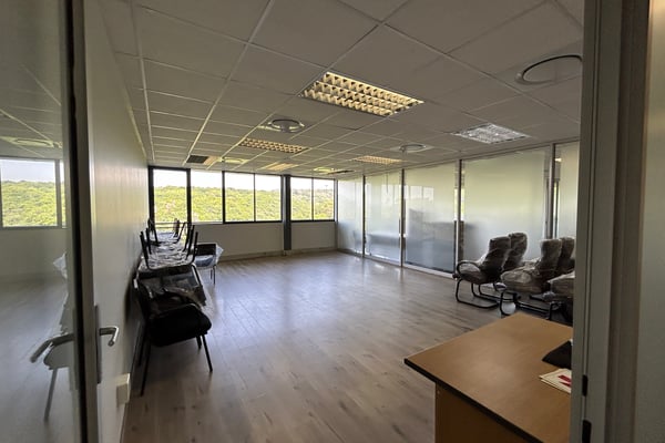 264m² Office To Let In Westway Office Park, Westville — image 3