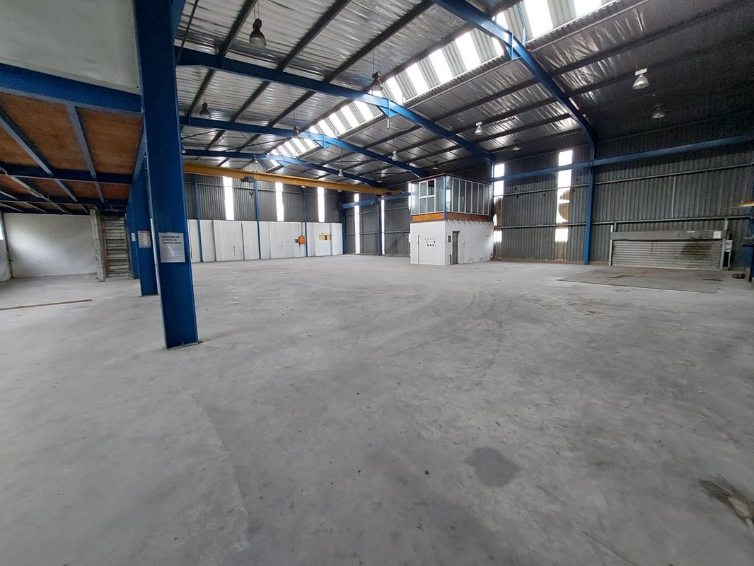 1 000m² Factory To Let in Redhill