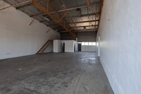 594m² Warehouse For Lease in Glen Anil — image 4