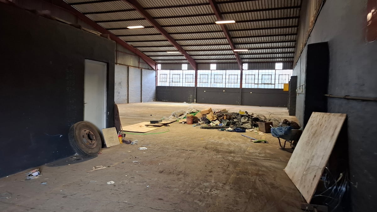 480m² Factory for Rent in Glen Anil