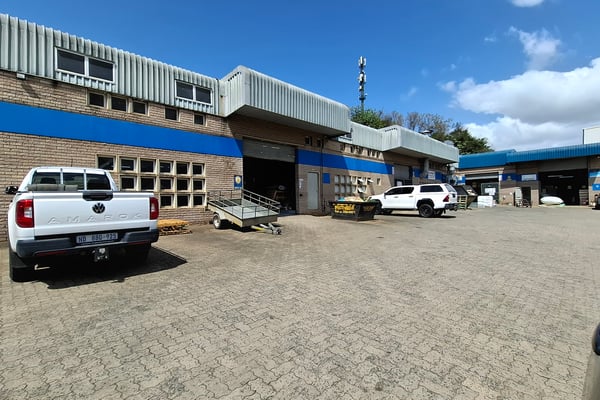 303m² Warehouse To Let in Durban North — image 2