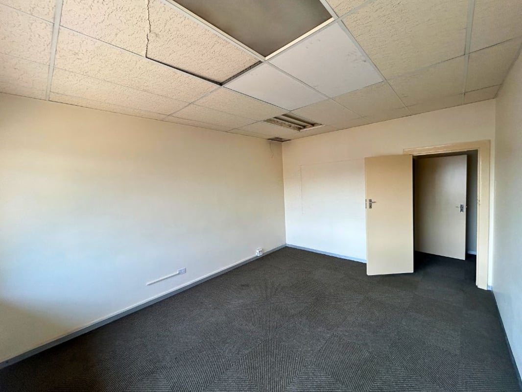  165m² Office To Let in Westville
