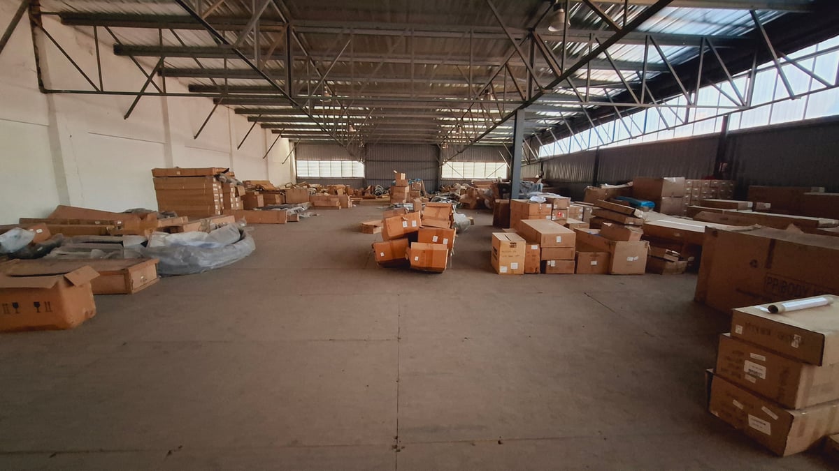 1283m² Warehouse For Lease in Riverhorse Valley