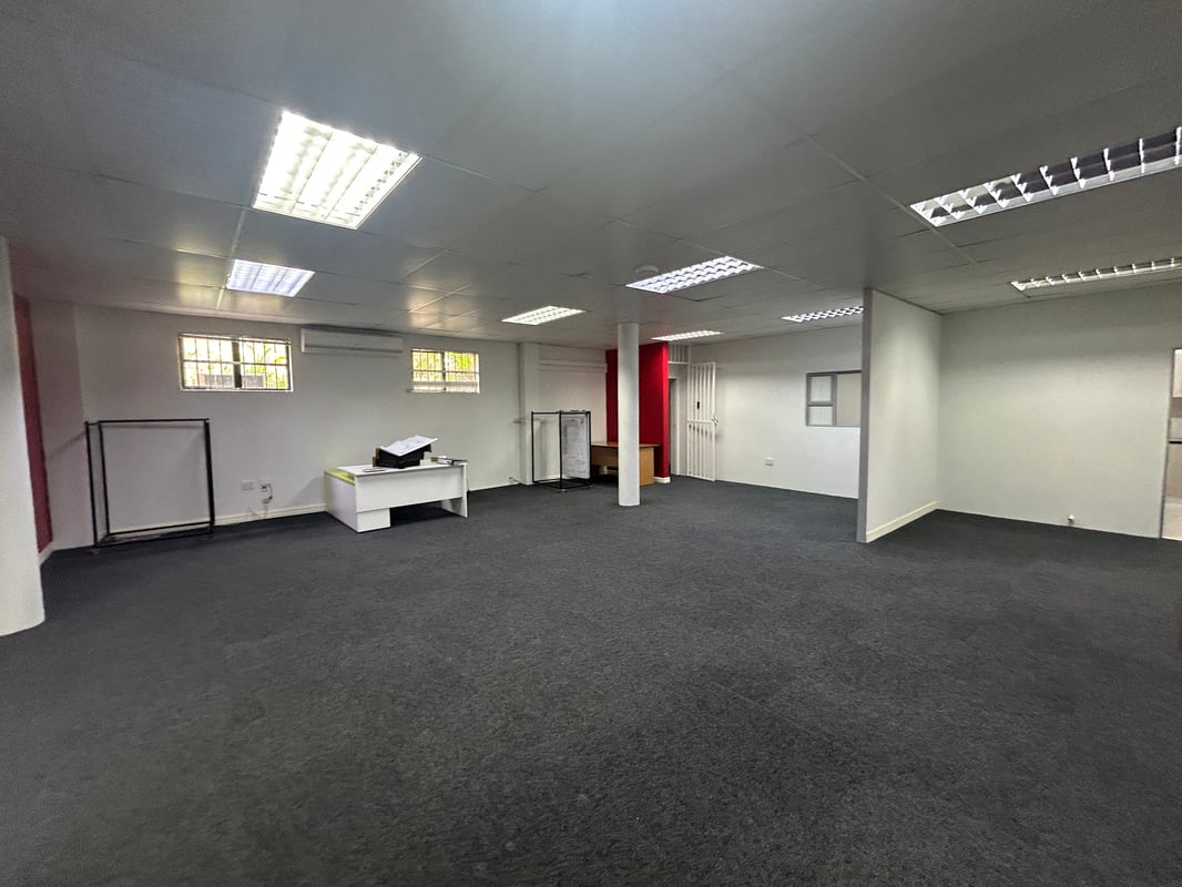 180m² Office To Let in Westville