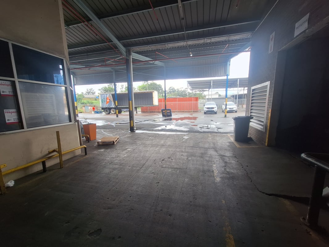 3 970m² Industrial Warehouse with Yard To Let in Westmead