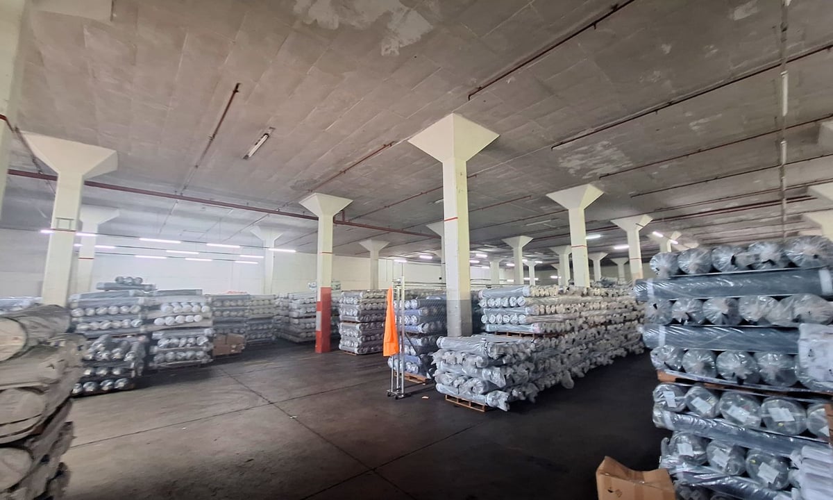 3 432m² Industrial Unit For Sale in New Germany