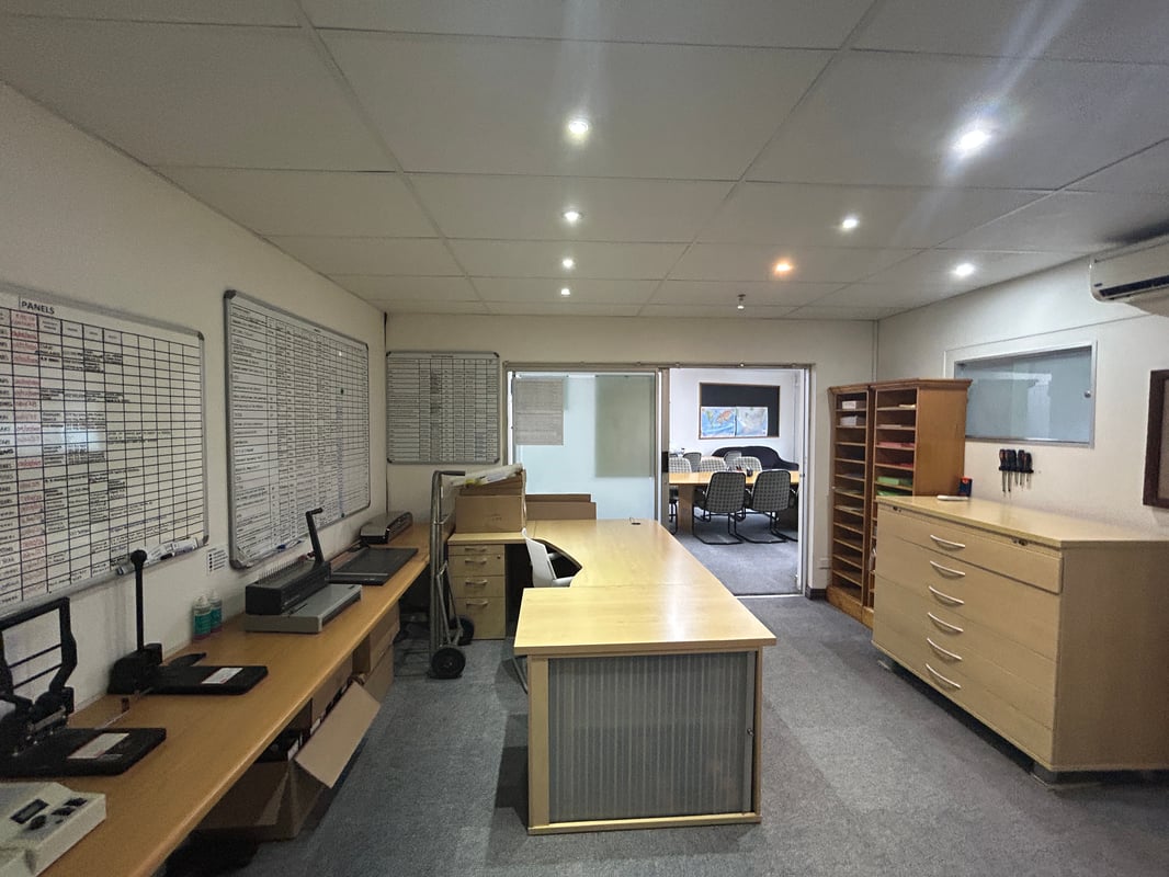988m² Standalone Office For Sale in Westville