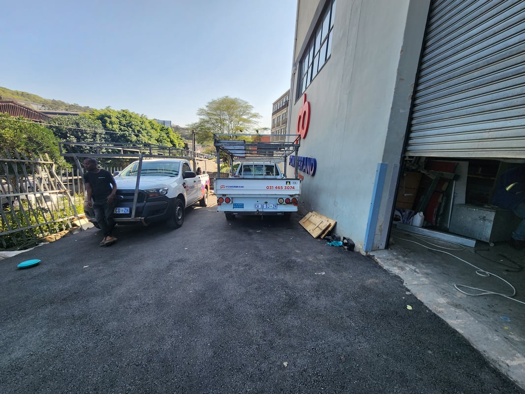 937m² Factory For Sale in Briardene