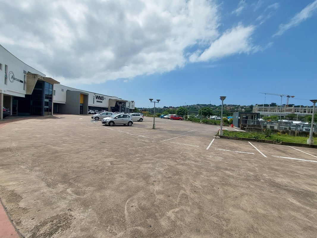 1951m² Office To Let in Riverhorse Valley