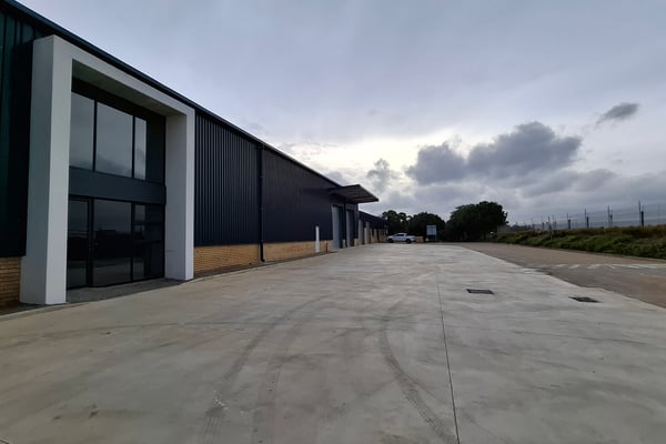 562m² Warehouse To Let in Glen Anil — image 3
