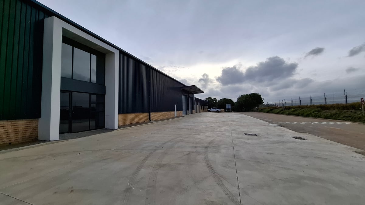 562m² Warehouse To Let in Glen Anil