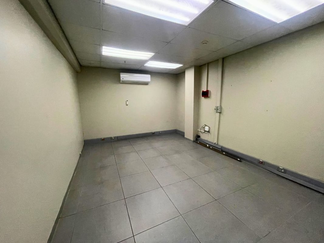 3 470m² Warehouse to Let in Mobeni, Durban