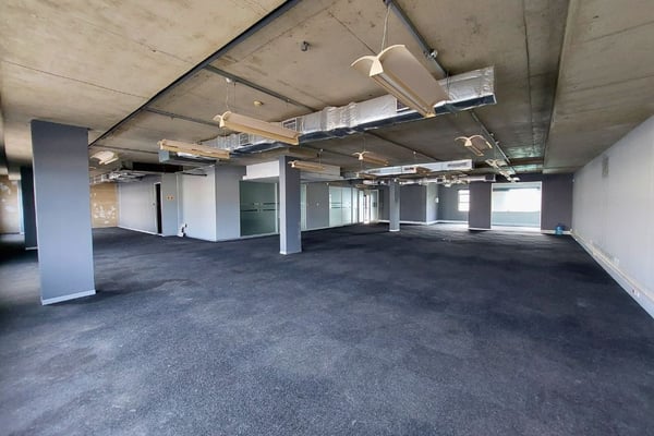 490m² Office For Sale in Riverhorse Valley — image 4