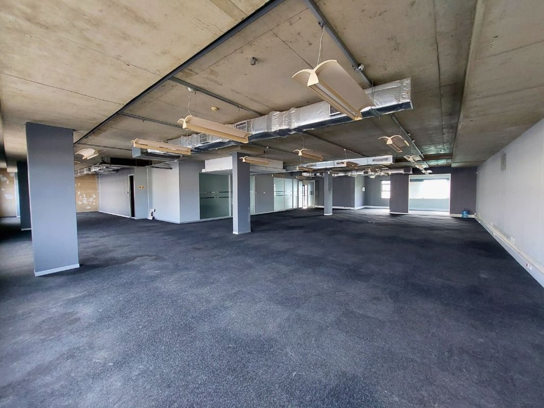 490m² Office For Sale in Riverhorse Valley