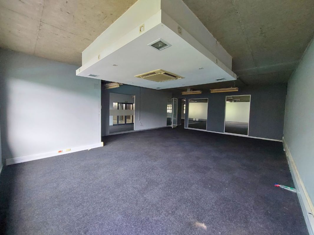 473m² Office For Sale in Riverhorse Valley