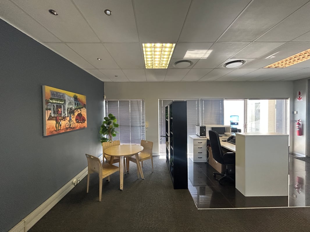 190m² Office to Let in Lion Match Office Park