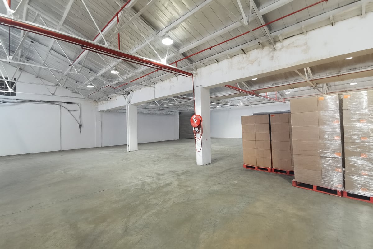 2000m² Warehouse To Let in Congella