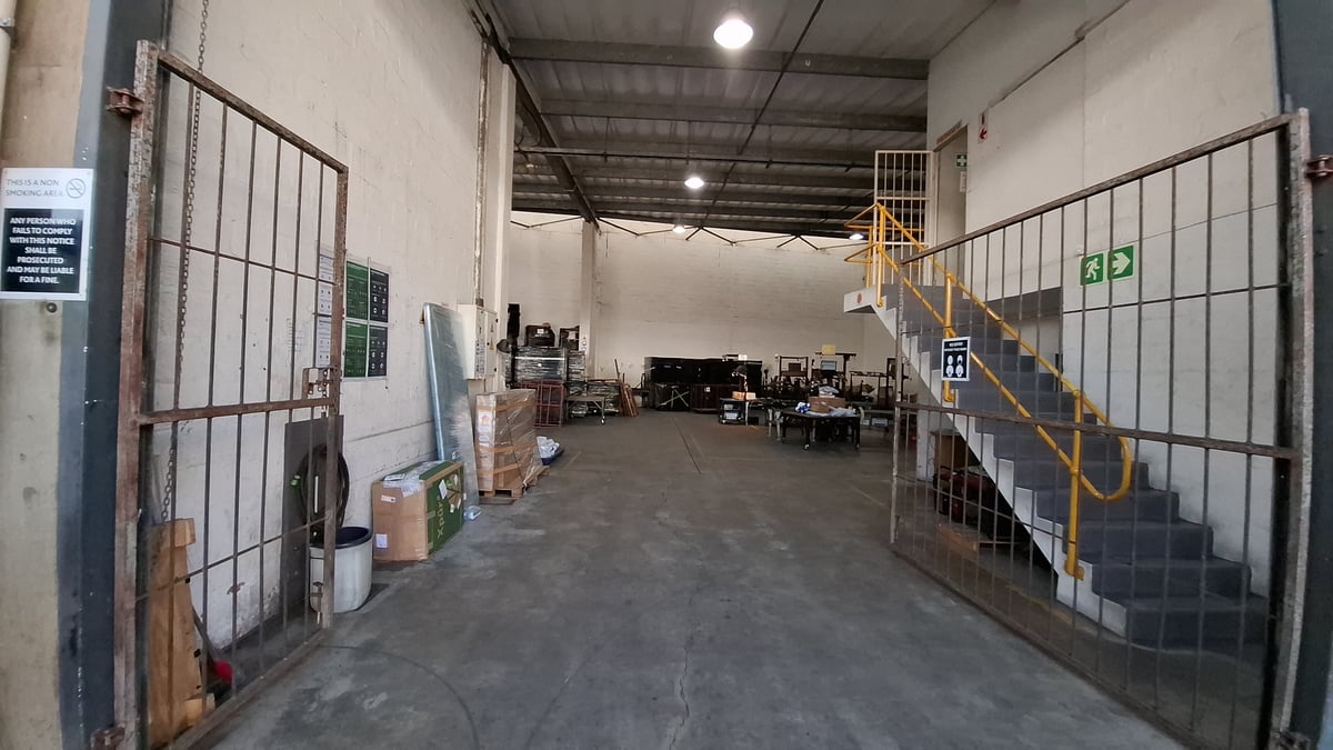 276m² Warehouse To Let in Redhill