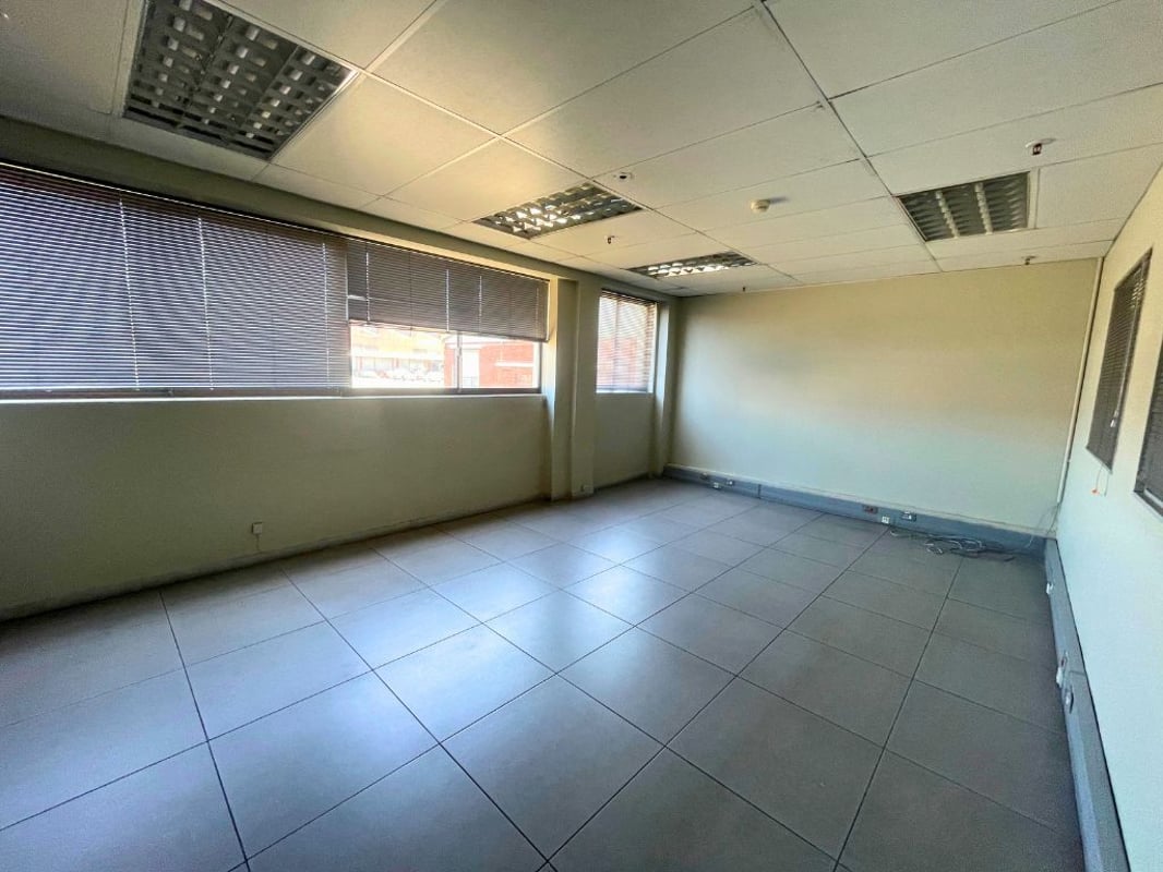 3 470m² Warehouse to Let in Mobeni, Durban