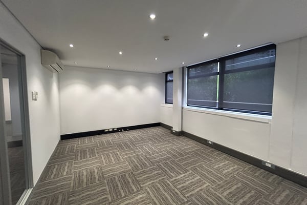 305m² Office To Let in Westville — image 6