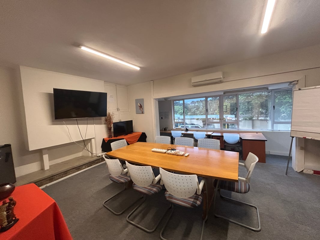 988m² Standalone Office For Sale in Westville