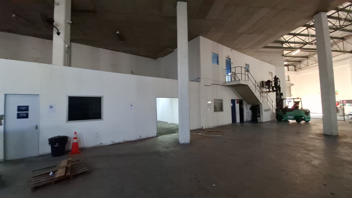 900m² Warehouse To Let in Riverhorse Valley