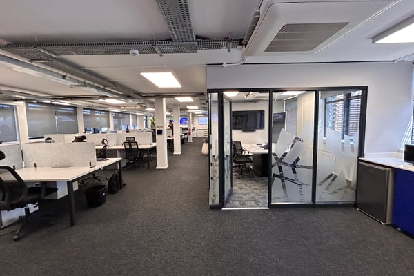 753m² Office To Let In Essex Gardens Office Park — image 4
