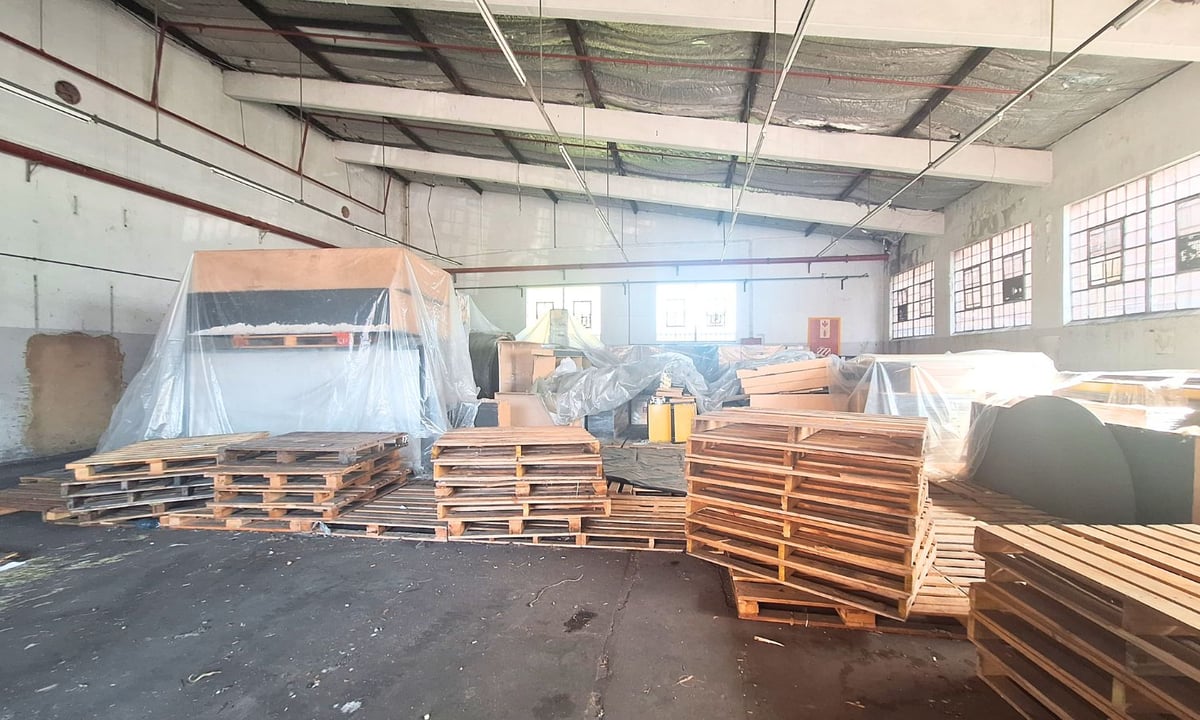 3 432m² Industrial Unit For Sale in New Germany