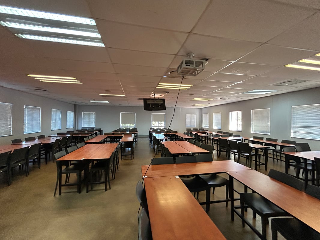 1 834m² Office to Let in The Glades Office Park, La Lucia Ridge