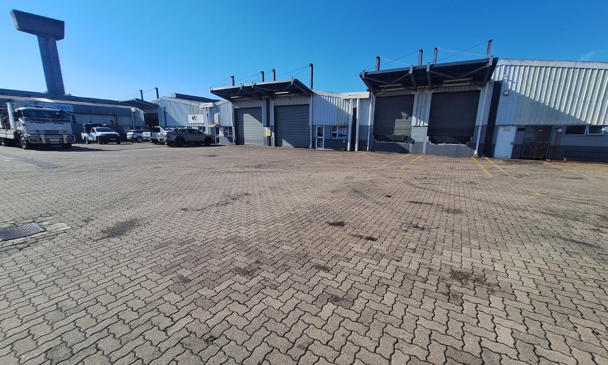 2 157m² Warehouse For Sale in New Germany