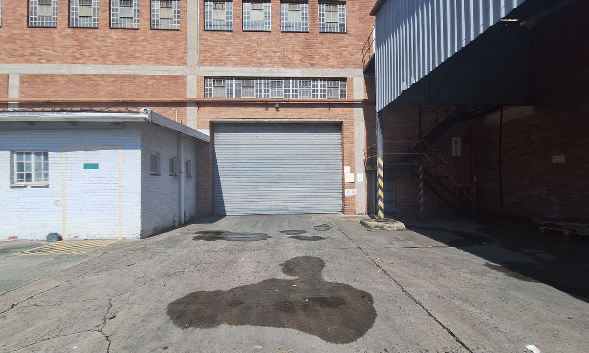 3 432m² Industrial Unit For Sale in New Germany