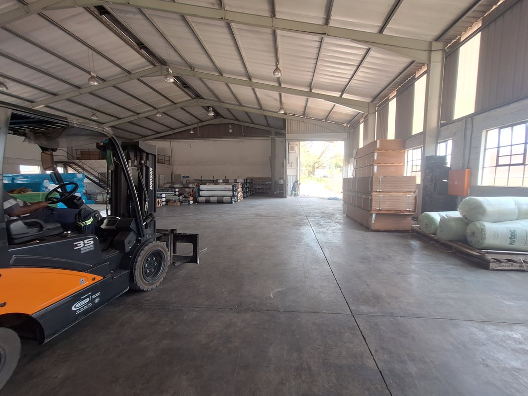 1 345m² Warehouse To Let in New Germany