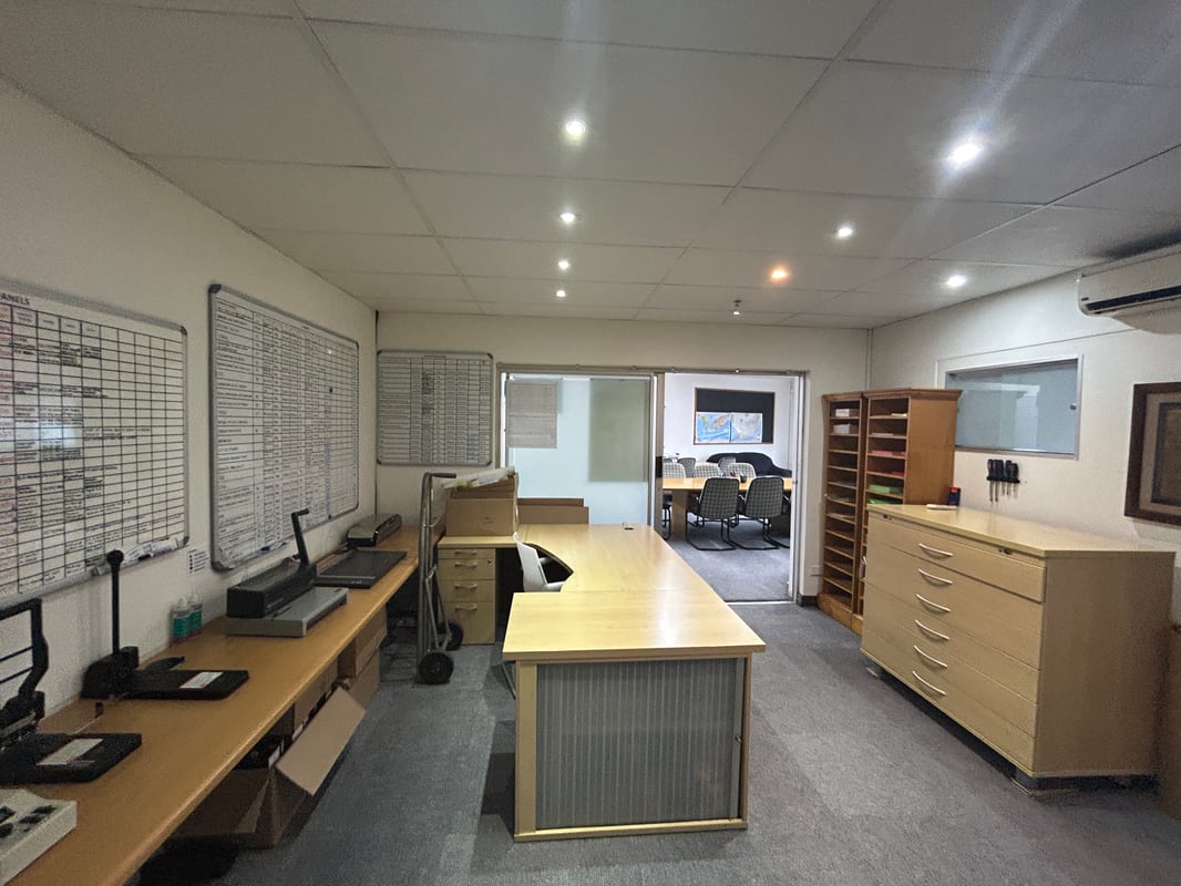 988m² Standalone Office For Sale in Westville