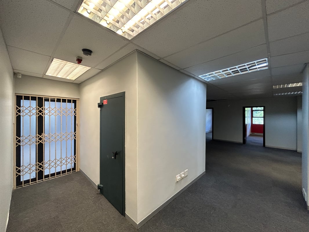 340m² Office To Let in Riverhorse Valley