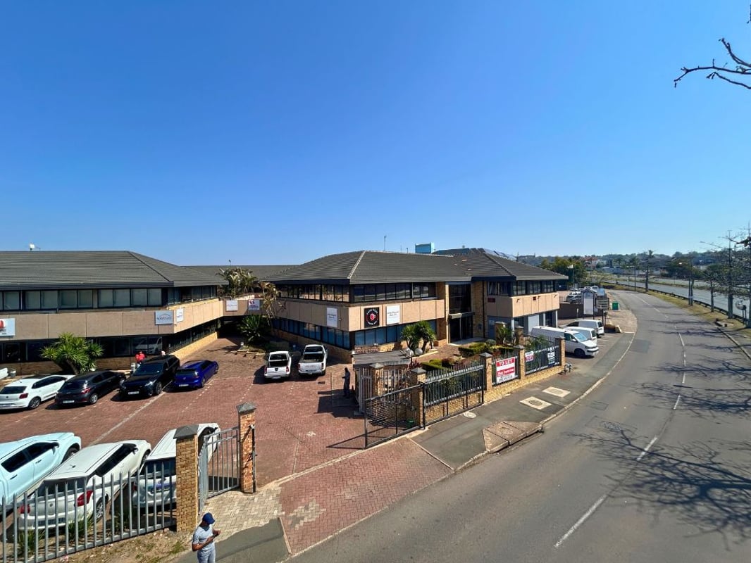  165m² Office To Let in Westville